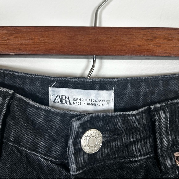 Zara Women’s High Waisted Black Distressed Jeans‎ - Picture 3 of 3
